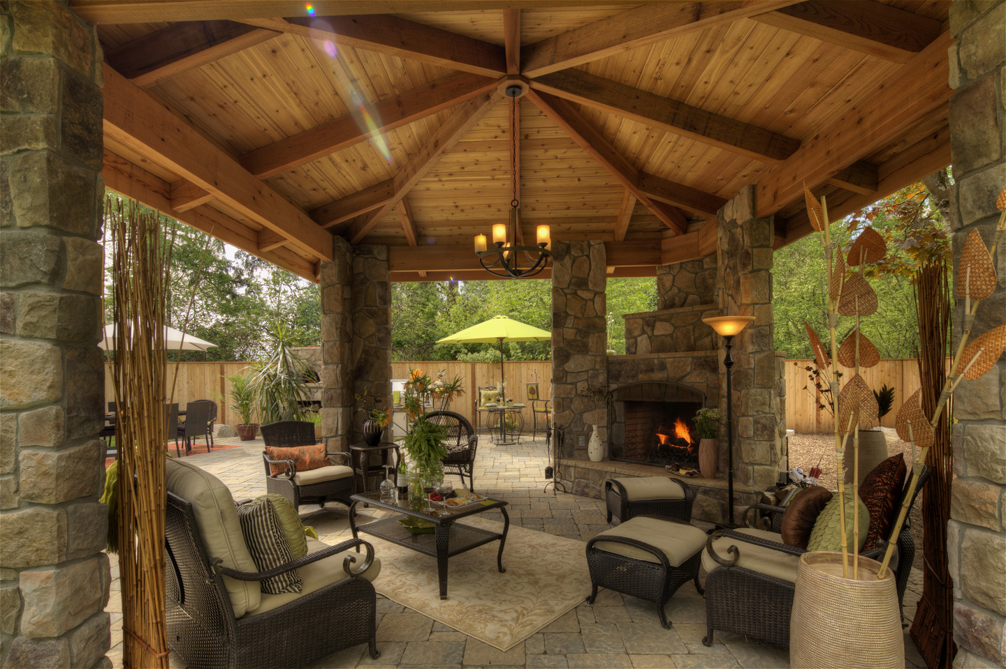 vazebo w/Fireplace & Outdoor Living Room